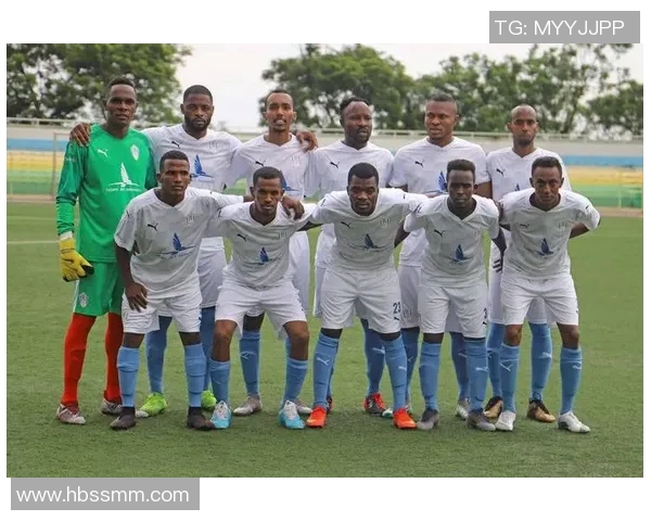 退役球星齐聚一堂留下珍贵合照共同见证足球辉煌时刻 退役球星齐聚一堂留下珍贵合照共同见证足球辉煌时刻