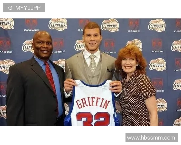 黑人足球球星妻子们的魅力与坚韧背后：他们如何在聚光灯下平衡家庭与事业